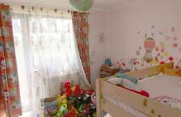 Apartament 4 camere, 97 mp, decomandat, 3 parcari, boxa, zona Primariei Baciu