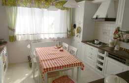 Apartament 4 camere, 97 mp, decomandat, 3 parcari, boxa, zona Primariei Baciu