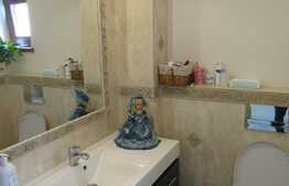 Apartament 4 camere, 97 mp, decomandat, 3 parcari, boxa, zona Primariei Baciu