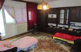 Apartament 3 camere, 81 mp, decomandat, parcare, boxa, zona Gradini Manastur