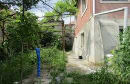 Casa demolabila, 60 mp, teren de 975 mp, front 15 ml