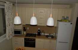 Apartament in vila, 4 camere, 75 mp, 2 balcoane, zona LIDL, 2 locuri parcare!