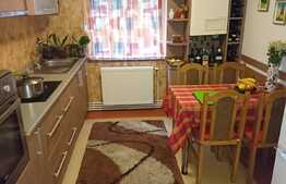 Apartament 3 camere, 72 mp, decomandat, parcare, boxa, zona Big