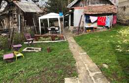 Casa cu suprafata de  38 mp, teren de 560 mp, front 12ml