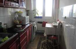 Apartament 3 camere, 73 mp, decomandat, boxa, zona Petrom