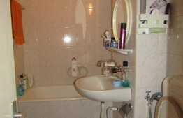 Apartament 3 camere, 73 mp, decomandat, boxa, zona Petrom