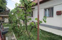 De vanzare 2 case, 150 mp, teren 690 mp, front 21.50 ml, zona Auchan