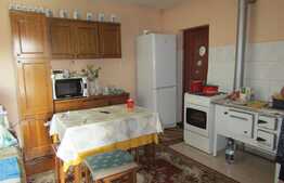 De vanzare 2 case, 150 mp, teren 690 mp, front 21.50 ml, zona Auchan