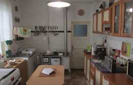 De vanzare casa interbelica zona centrala , 68,67 mp, teren 176 mp, front 9 ml, zona centrala!