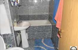 Vanzare apartament 4 camere, 70 mp utili,2 boxe la subsol,imobil izolat exterior