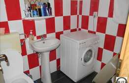 Vanzare apartament 4 camere, 70 mp utili,2 boxe la subsol,imobil izolat exterior