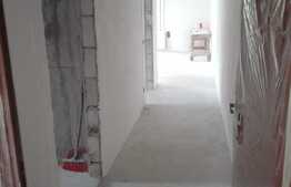 Apartament 2 camere, 47 mp, semifinisat, parcare, zona VIVO