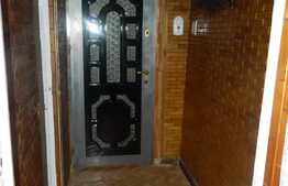 De vanzare apartament 3 camere, 55 mp, garaj, 2 boxe, zona Big