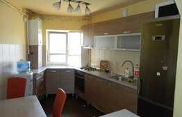 Apartament 4 camere, 81 mp, decomandat, garaj, boxa, zona Pritax