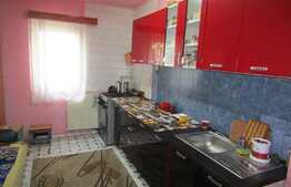 Apartament 4 camere, decomandat, etaj intermediar, 80 mp, boxa, zona Kaufland