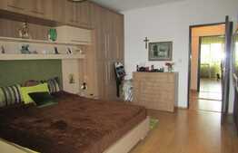 Apartament 3 camere, 89 mp, decomandat, etaj intermediar, parcare, zona Petrom
