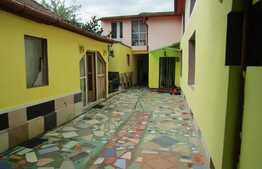 Casa compusa din 3 apartamente, 225 mp, garaj, zona Kaufland