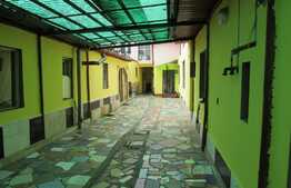 Casa compusa din 3 apartamente, 225 mp, garaj, zona Kaufland