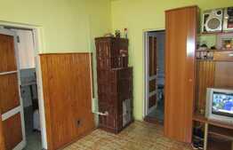 Casa compusa din 3 apartamente, 225 mp, garaj, zona Kaufland