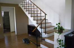 Apartament 4 camere, imobil tip casa/vila, 130 mp, zona strazii Campului