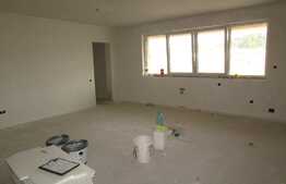 Apartament cu 3 camere, 70 mp! Semifinisat! Parcare! Zona Dumitru Mocanu!