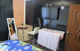 De vanzare apartament 3 camere, 70 mp, decomandat, zona Profi