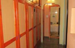 De vanzare apartament 3 camere, 70 mp, decomandat, zona Profi