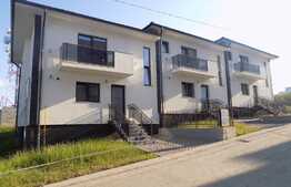 Triplex de vanzare, 122.7 mp, teren de 102 mp, terasa 52 mp, zona Eugen Ionesco
