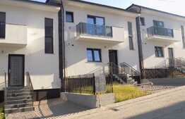 Triplex de vanzare, 122.7 mp, teren de 102 mp, terasa 52 mp, zona Eugen Ionesco