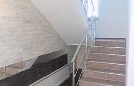 Triplex de vanzare, 122.7 mp, teren de 102 mp, terasa 52 mp, zona Eugen Ionesco