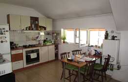 Apartament pe doua niveluri, 3 camere, 90 mp! Zona strazii Teilor! Parcare!