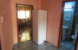 De vanzare apartament cu 2 camere, 51 mp, decomandat, zona Pritax