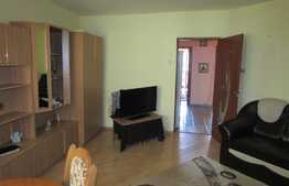 De vanzare apartament cu 2 camere, 51 mp, decomandat, zona Pritax