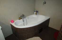 De vanzare apartament 4 camere, 100 mp, 2 garaje, zona strazii Lunii