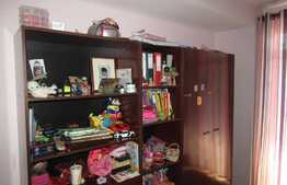 De vanzare apartament 4 camere, 100 mp, 2 garaje, zona strazii Lunii