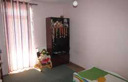 De vanzare apartament 4 camere, 100 mp, 2 garaje, zona strazii Lunii