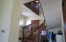 Casa individuala cu 4 camere, 226 mp, teren 450 mp, zona linistita!