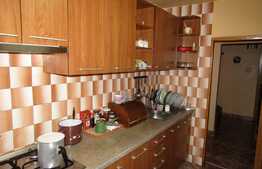 Apartament 3 camere, 72 mp, decomandat, boxa, garaj, zona strazii Jupiter