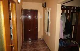 Apartament 3 camere, 72 mp, decomandat, boxa, garaj, zona strazii Jupiter
