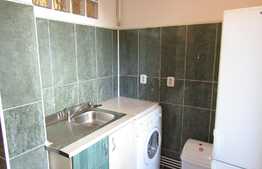 De vanzare garsoniera, 42 mp, decomandata, boxa, parcare, zona Cora