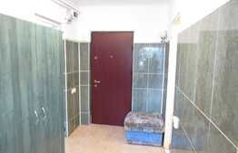 De vanzare garsoniera, 42 mp, decomandata, boxa, parcare, zona Cora