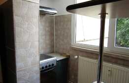 De vanzare garsoniera, 42 mp, decomandata, boxa, parcare, zona Cora