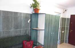 De vanzare garsoniera, 42 mp, decomandata, boxa, parcare, zona Cora