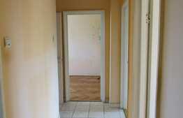 De vanzare apartament 3 camere, 61 mp, decomandat, zona Hotelului Royal