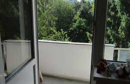 De vanzare apartament 3 camere, 61 mp, decomandat, zona Hotelului Royal