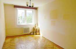 De vanzare apartament 3 camere, 61 mp, decomandat, zona Hotelului Royal