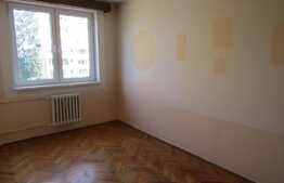 De vanzare apartament 3 camere, 61 mp, decomandat, zona Hotelului Royal