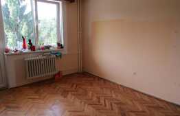 De vanzare apartament 3 camere, 61 mp, decomandat, zona Hotelului Royal