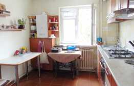 Apartament 3 camere, 71 mp, etaj intermediar, garaj, boxa la subsol, zona Complex Diana