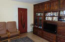 Apartament 3 camere, 71 mp, etaj intermediar, garaj, boxa la subsol, zona Complex Diana